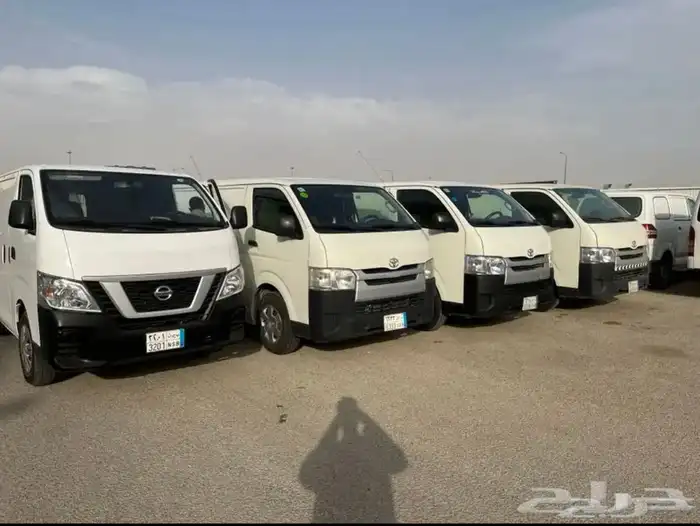 تويوتا باص للإيجار الشهري 1