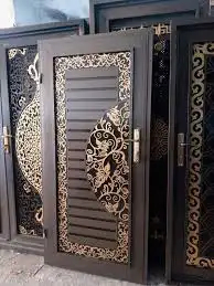 تفصيل ابواب خشب وحديد وديكورات المحلات وبوثات المراكز 2