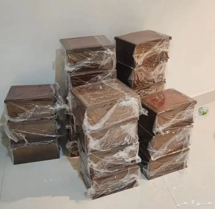 مجسمات على شكل ابواب نجدية قديمة 4