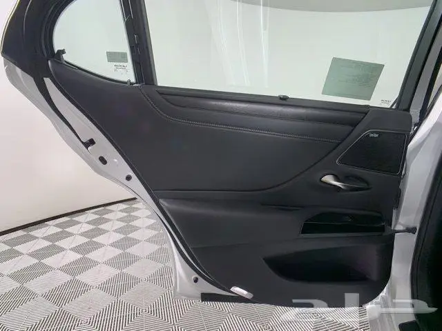 لكسز ES 350 Ultra Luxury موديل 2024 19