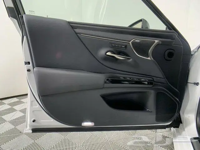 لكسز ES 350 Ultra Luxury موديل 2024 24