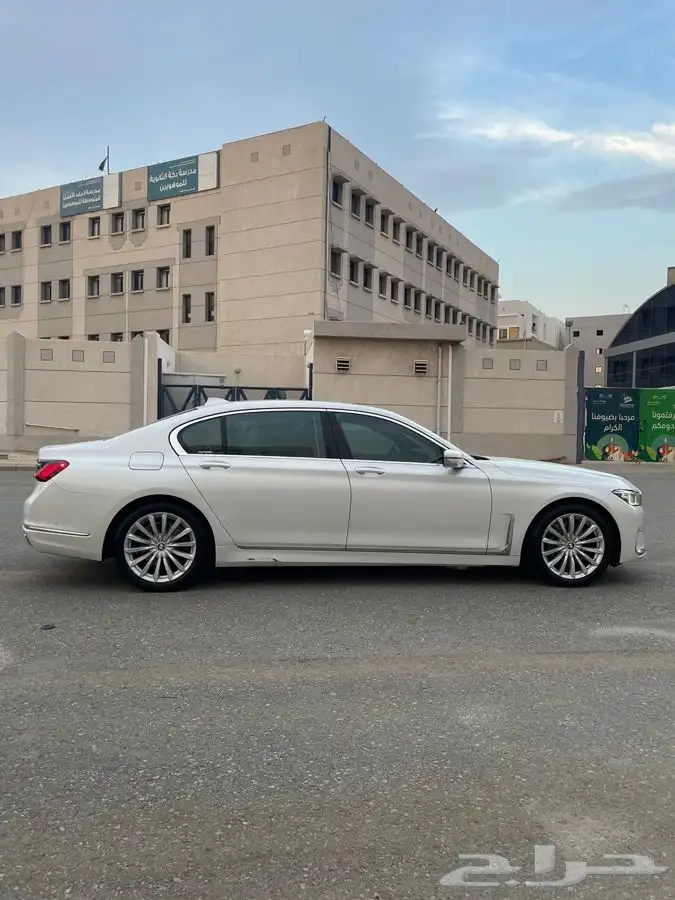 بي ام دبليو 730LI نظيفة جدا 8