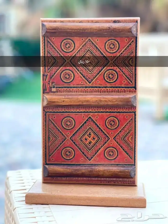 مجسمات على شكل ابواب نجدية قديمة 5
