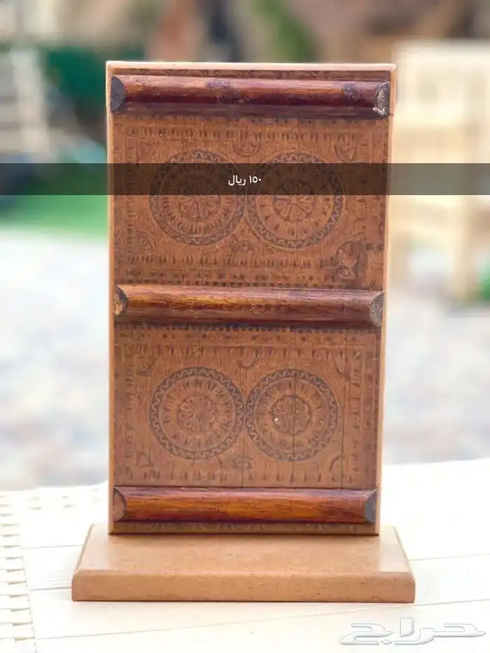 مجسمات على شكل ابواب نجدية قديمة 6