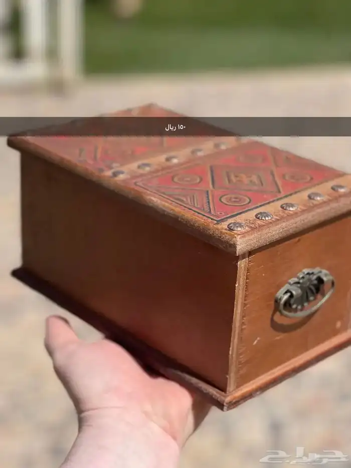 مجسمات على شكل ابواب نجدية قديمة 2