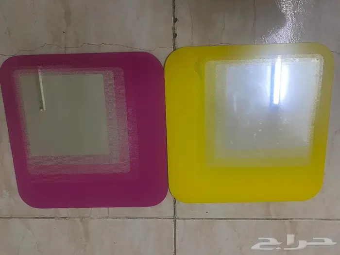 طاولة خشب دائرية مستعملة ومرايا ايكيا 1