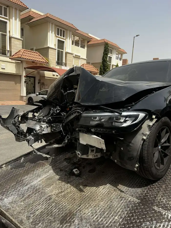 بي ام 320i 2021 خلفية وابواب وداخليه سليمه للبيع 2