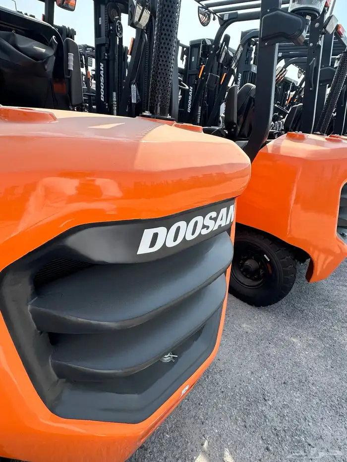 Forklift Doosan جديد فقط 2024 3