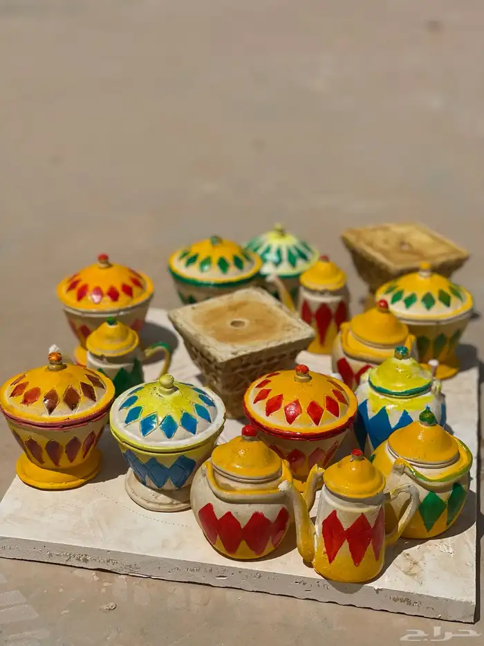 مجسم صغير على شكل نقيره نجدية وبعض التراثيات 2