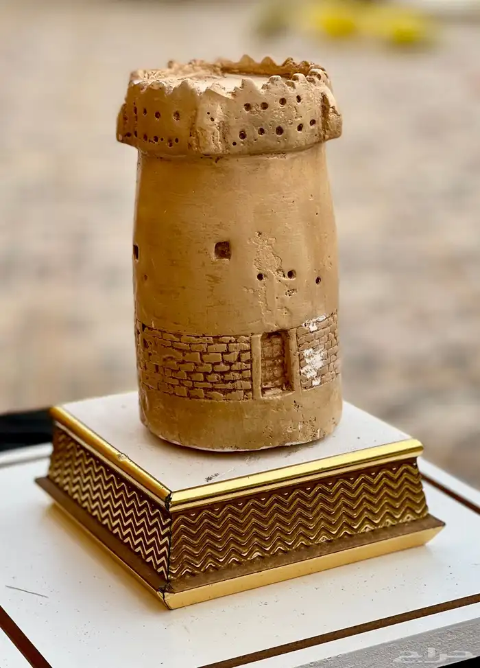 مجسمات صغير لمعالم تراثيه نجدية 2