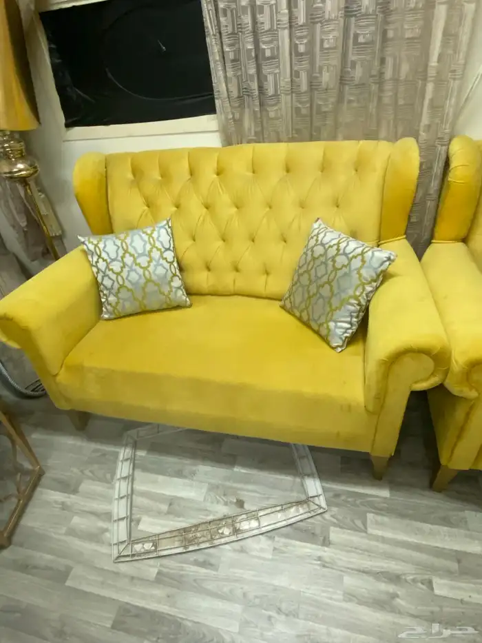 كنب للبيع مع طاولة تلفزيون 0