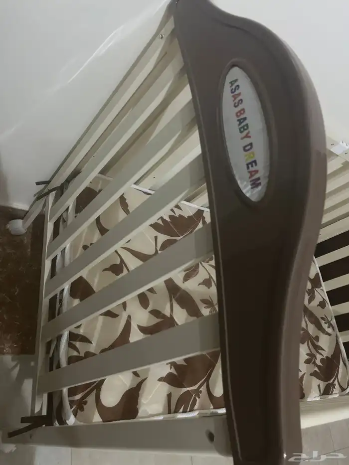 سرير اطفال 1