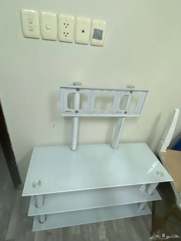 كنب للبيع مع طاولة تلفزيون 3