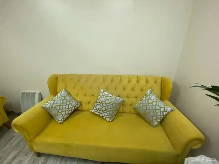 كنب للبيع مع طاولة تلفزيون 1