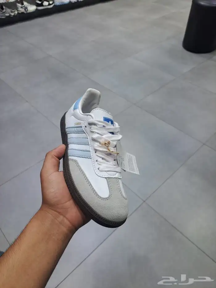 شوزات اديداس ماستر رجالي ونسائي بسعر مخفض 1