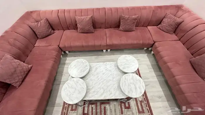 كنب وطاولات وقطع فرش للبيع 1