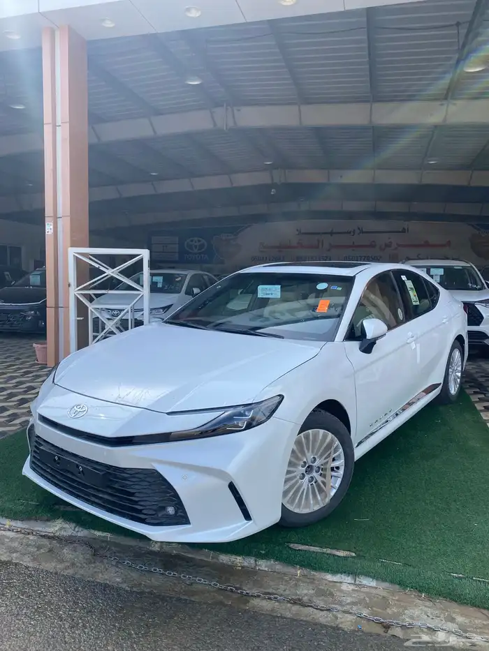 كامري 2025 ابيض LE بنزين 1