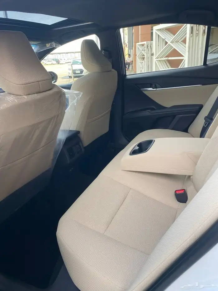 كامري 2025 ابيض LE بنزين 9