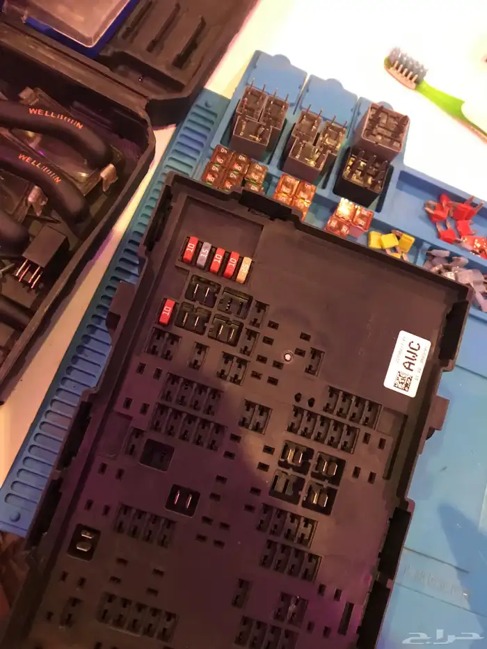 تجديد واصلاح علبه فيوزات و ضفاير السيارات 5