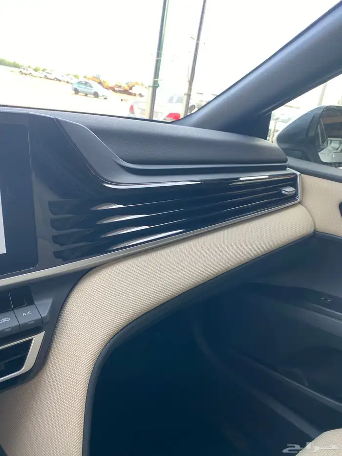 كامري 2025 ابيض LE بنزين 16