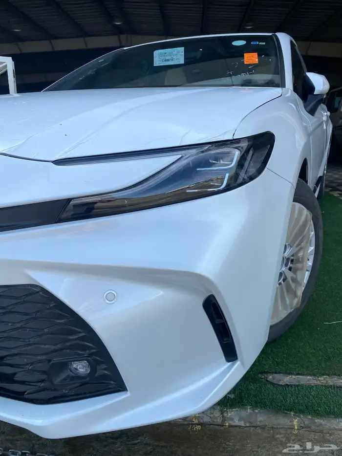 كامري 2025 ابيض LE بنزين 4