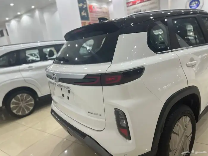تويوتا اوربان كروس 2025 11