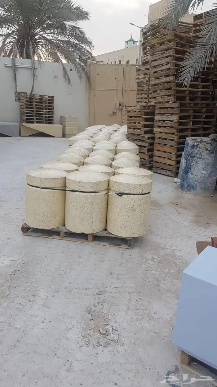 اعمدة شوارع وكشافات وفوانيس وقواعد خرسانيه وأعمدة ديكورية 18