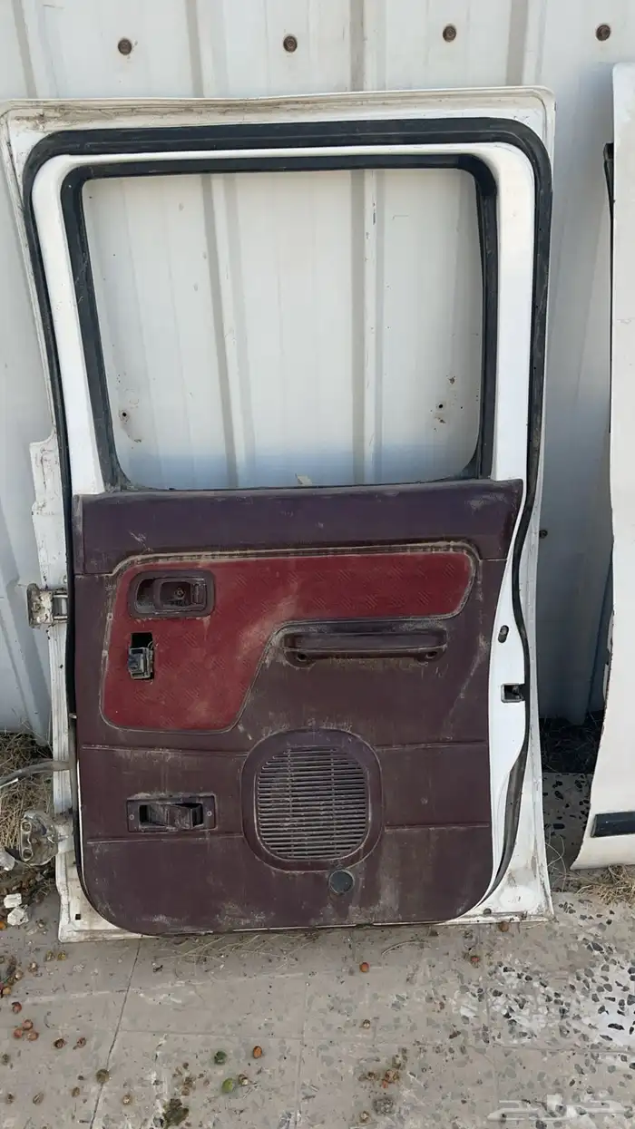 باب ددسن امامي يمين المعاون باب خلفي يمين ديكور باب 3