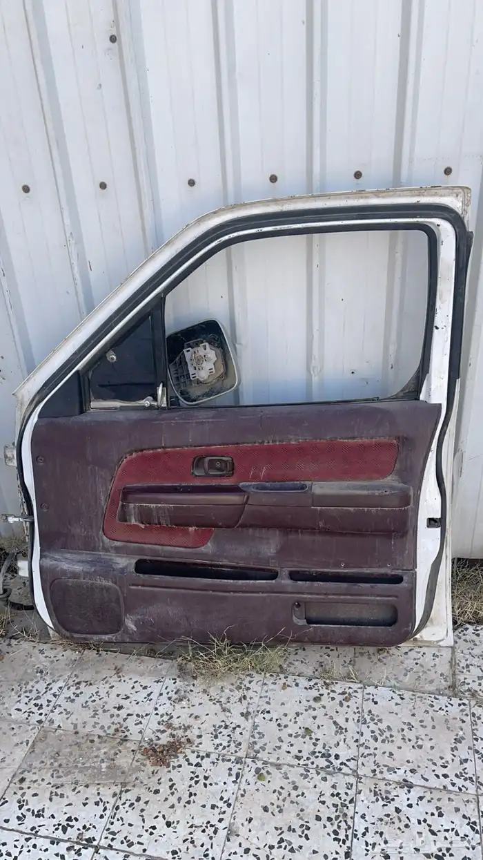 باب ددسن امامي يمين المعاون باب خلفي يمين ديكور باب 8