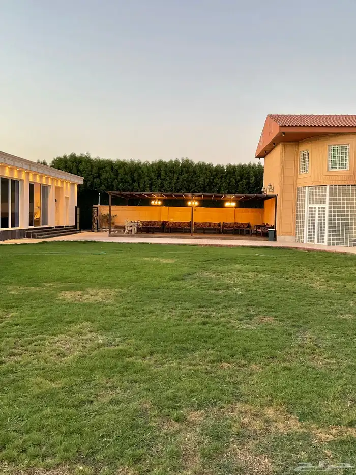 ملعب كرة طائرة و قدم في منتجع العدنانية 9
