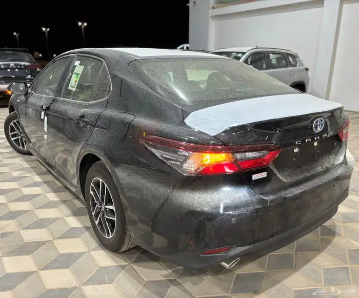 تويوتا كامري LE مطور هايبرد 2024 أسود 3