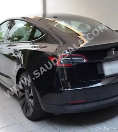 Tesla Model 3 2