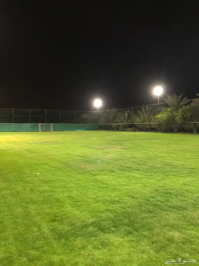 ملعب كرة طائرة و قدم في منتجع العدنانية 20