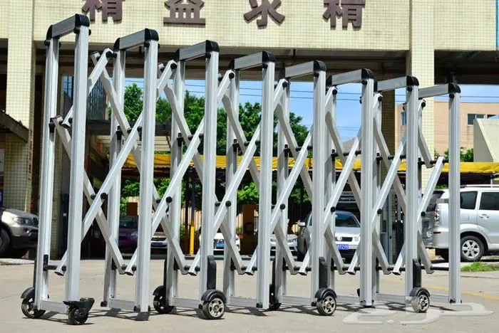 حواجز المونيوم متحركه بعجلات والطي لتنظيم الفاعليات 3