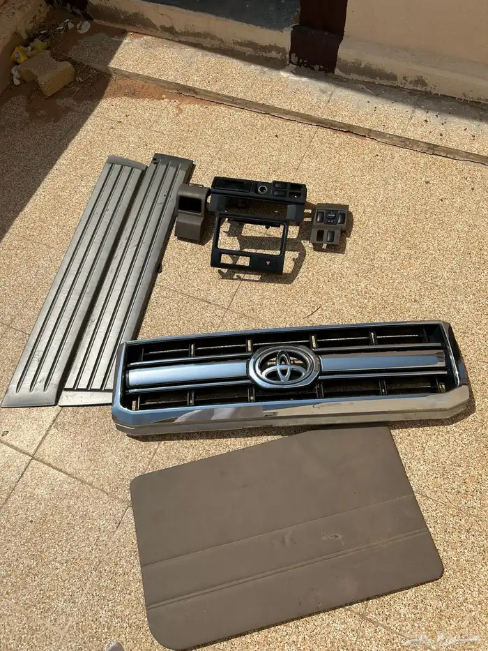 للبيع قطع  ديكور مسجل و كبيوتر وكاله وشبك وكالة 3
