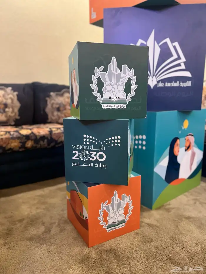 طباعة مكعبات واستاندات حسب الطلب 1