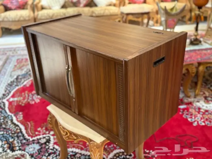 للبيع تلفزيون سانيو الذهبي قديم دولاب ابو ابواب 2