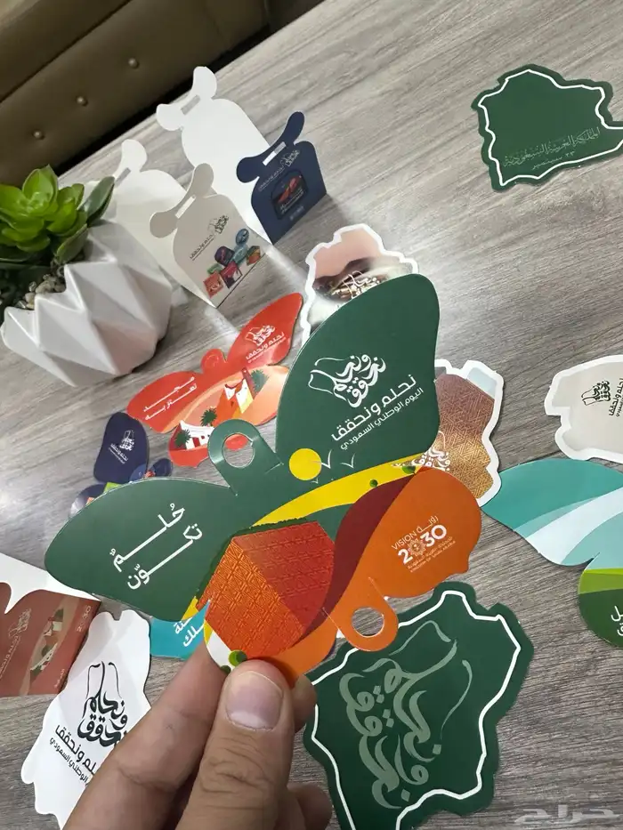 مطبوعات ليوم الوطني ملصقات كروت علب رول اب شرايط 1