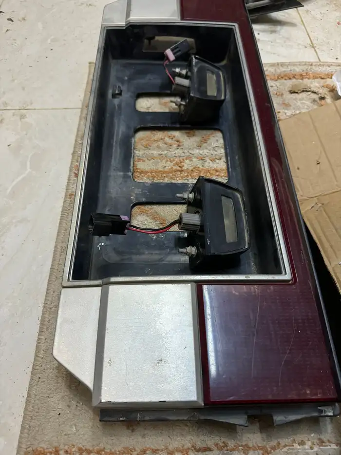 قاعدة لوحة نيسان لوريل 85 1