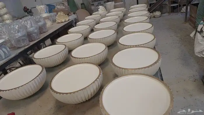 ديكور محل للبيع طاولات واستندات 30