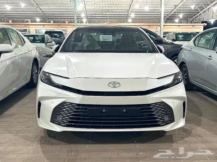 تويوتا كامري قراندي 2025 فل كامل بالنقد والتقسيط 3