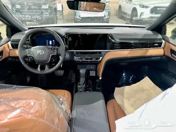 تويوتا كامري قراندي 2025 فل كامل بالنقد والتقسيط 9