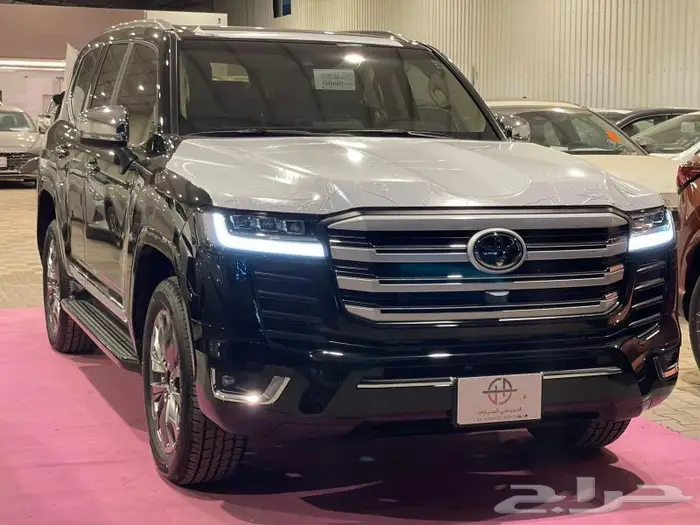 تويوتا لاندكروزر VX بنزين 2025 0