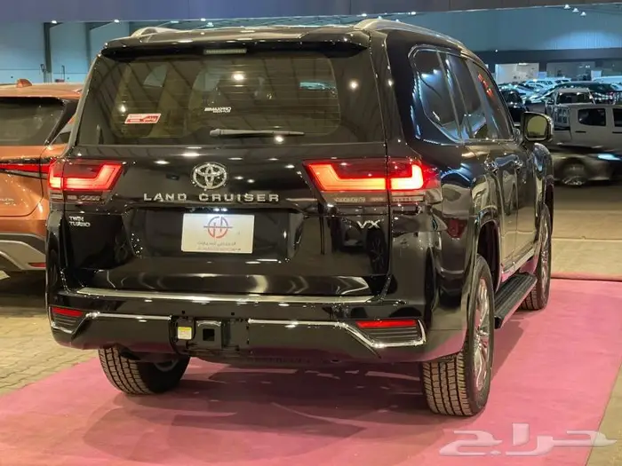 تويوتا لاندكروزر VX بنزين 2025 7
