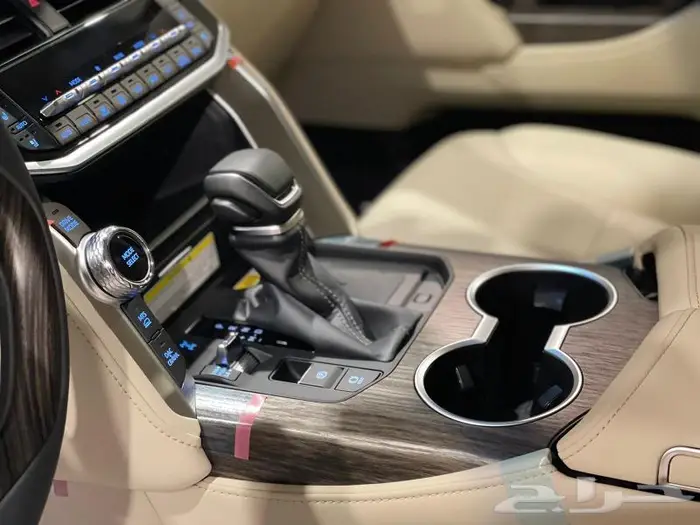 تويوتا لاندكروزر VX بنزين 2025 13