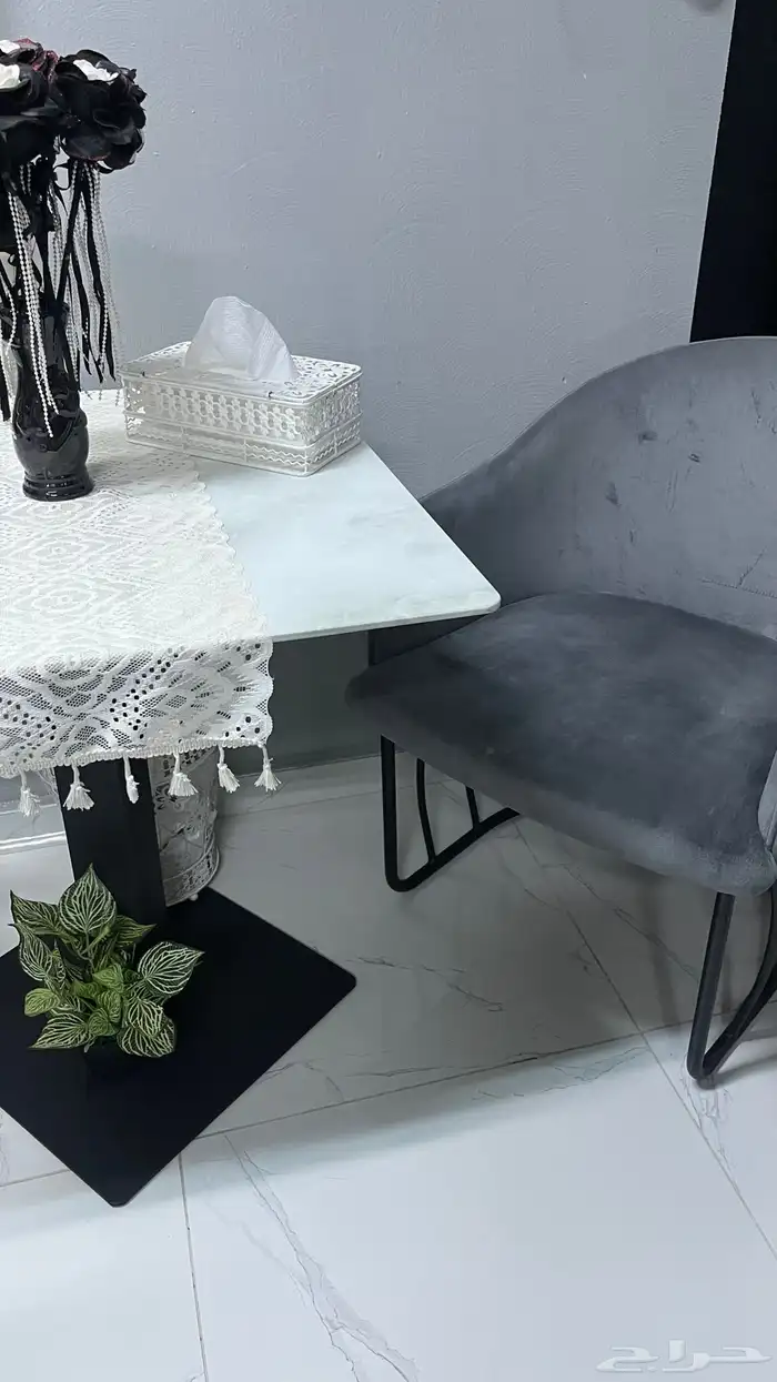 طاوله مع 4كراسي كبار 3