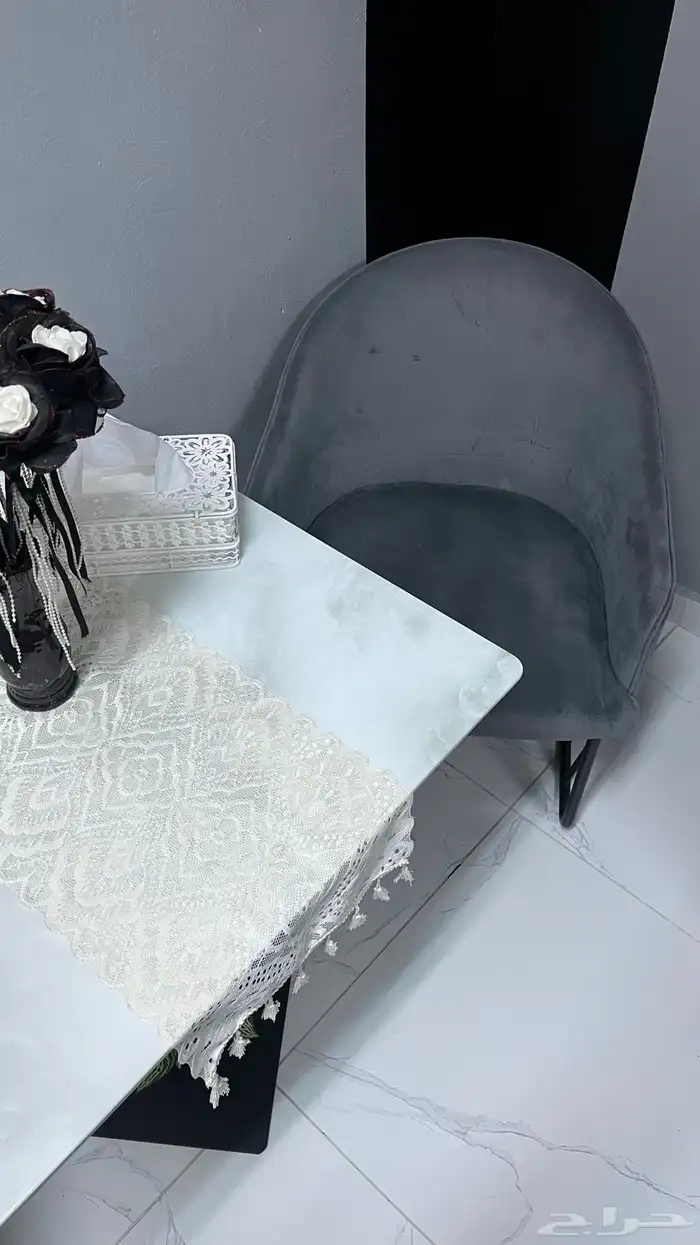 طاوله مع 4كراسي كبار 2