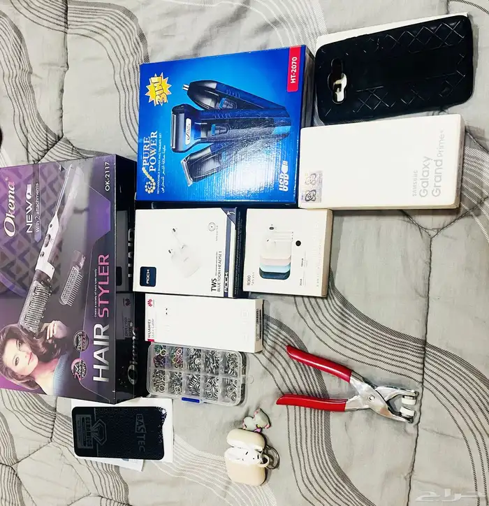 كفرات ايفون 11 وتوجد معه اغراض لبيع وسكوترات 4