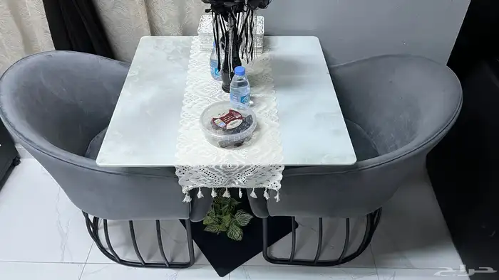 طاوله مع 4كراسي كبار 6