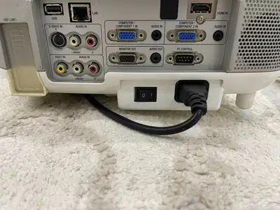 NEC NP905 Projector بروجكتر كبير للعرض السينمائي 3